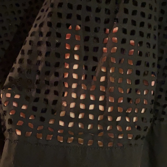 💟 Sale $10 💟 Vintage Black Skirt…Top layer has cutouts! - Picture 4 of 6